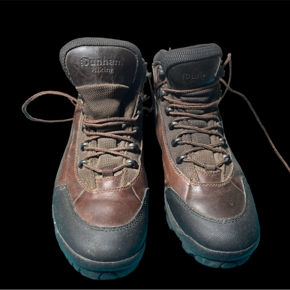 Dunham Rockport lace up hiking boots. 9W wide width.